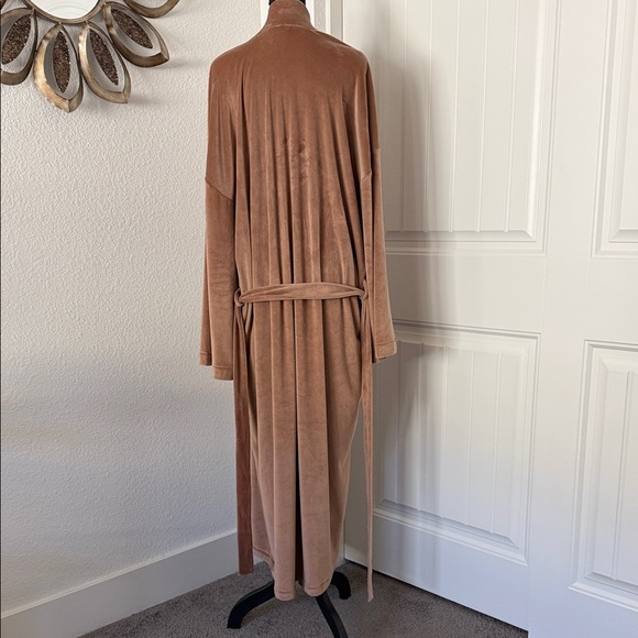 SKIMS Bathrobe - Picture 2 of 8